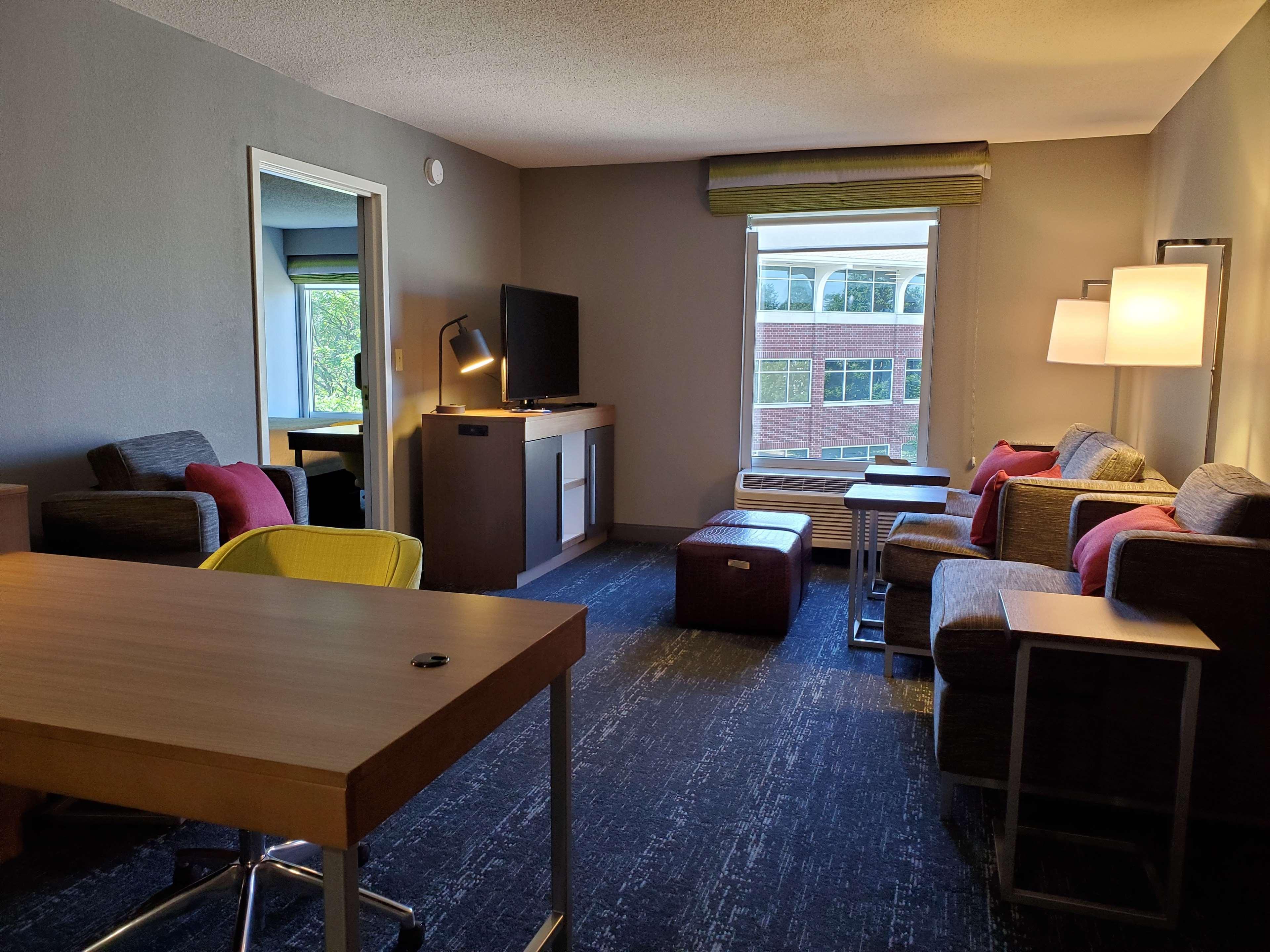 Hampton Inn & Suites Newtown Yardley Eksteriør bilde