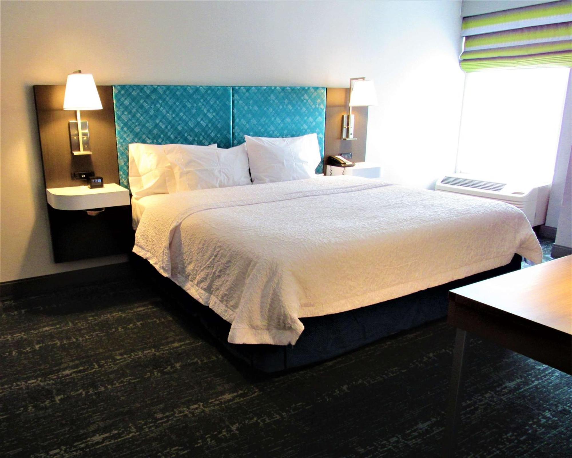 Hampton Inn & Suites Newtown Yardley Eksteriør bilde