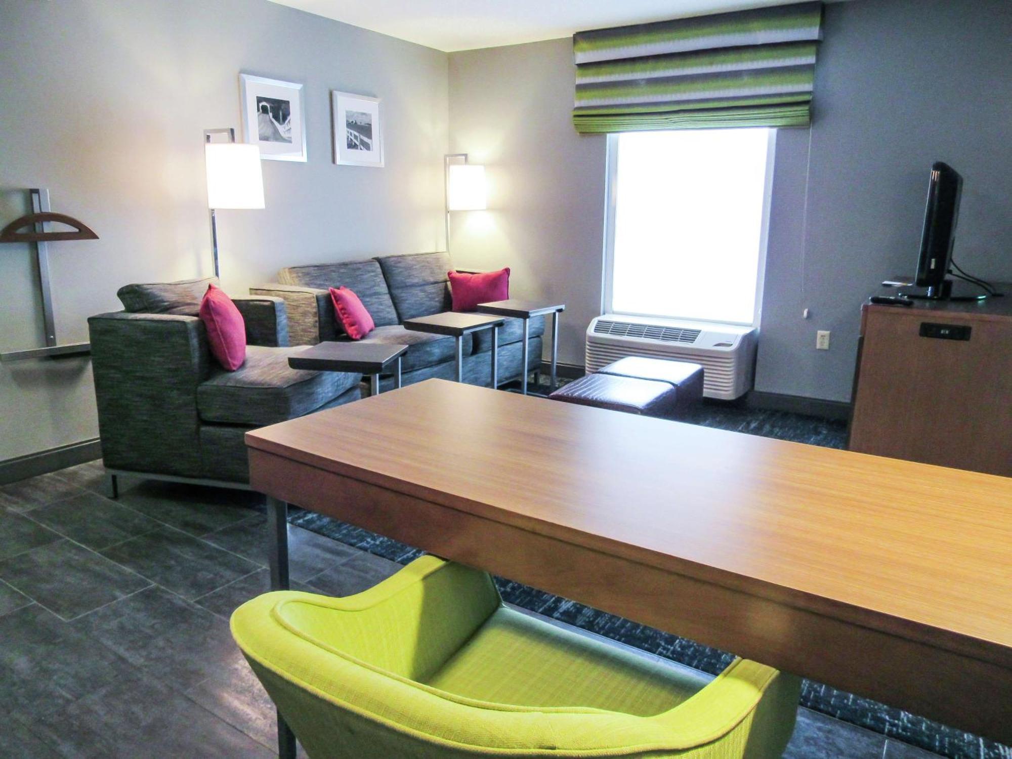 Hampton Inn & Suites Newtown Yardley Eksteriør bilde