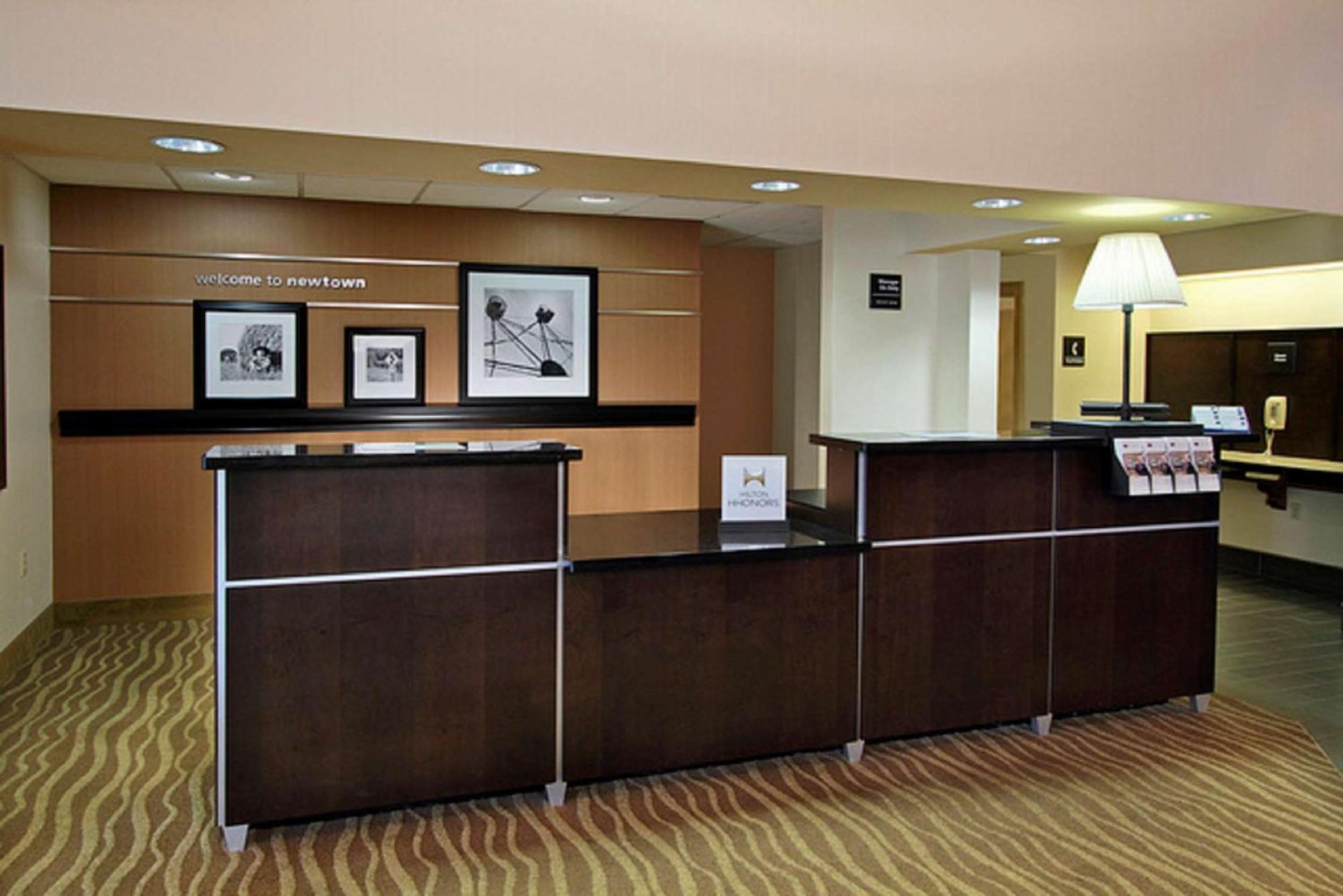Hampton Inn & Suites Newtown Yardley Eksteriør bilde